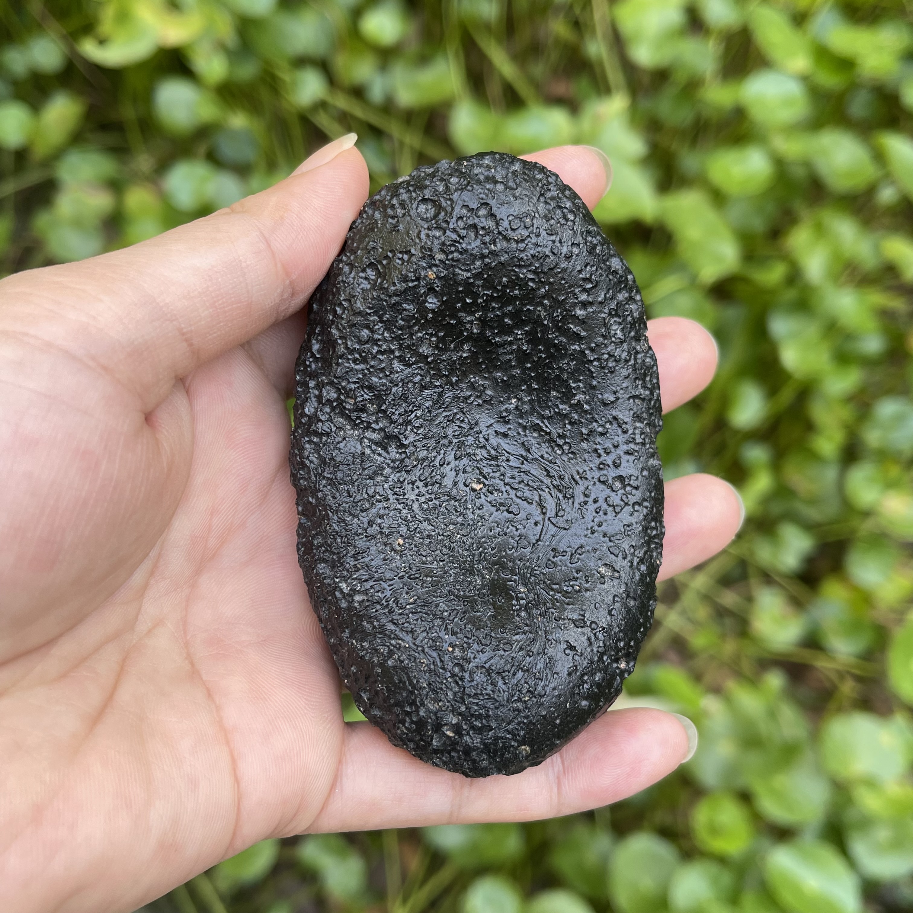 聚宝盆形状玻璃陨石雷公墨