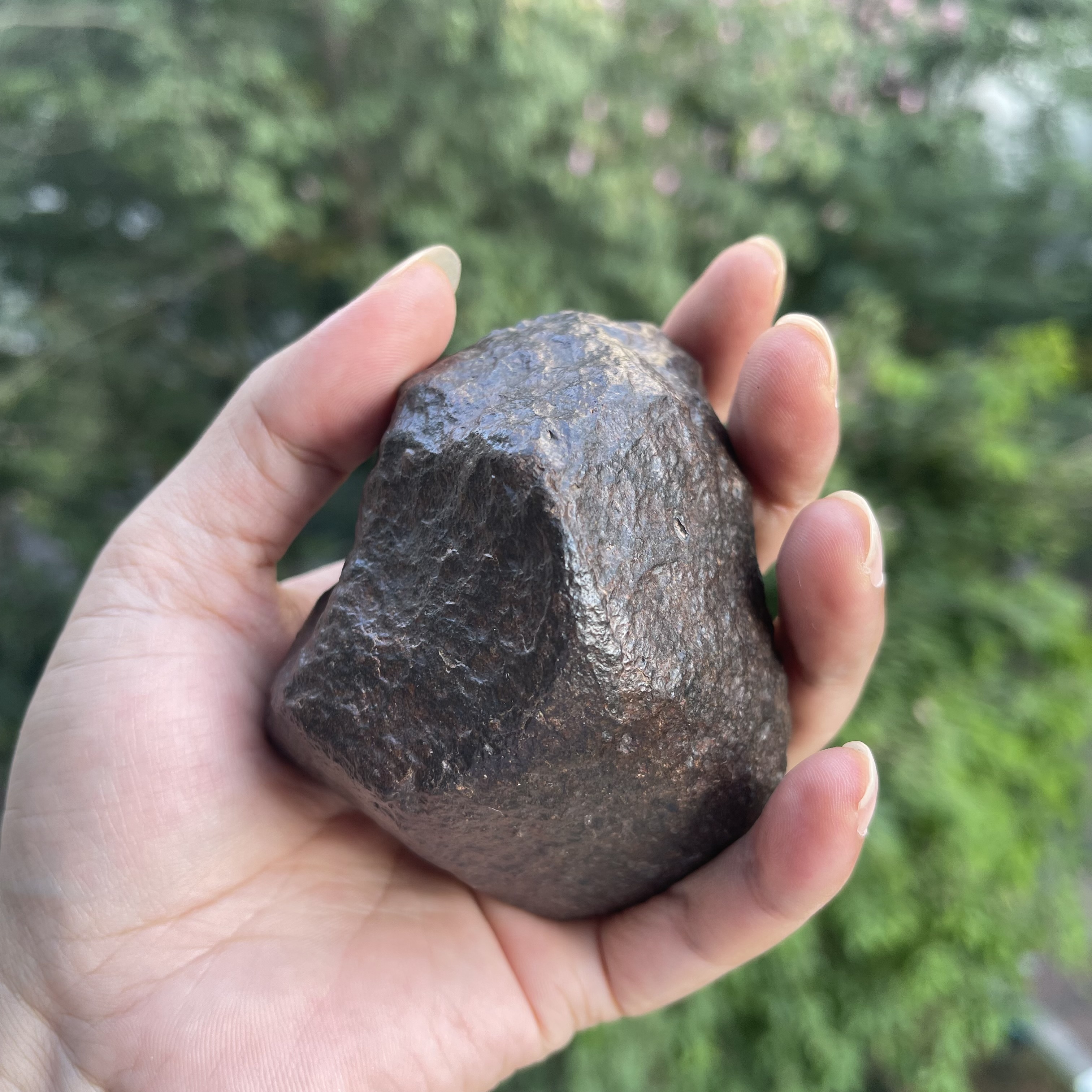 质感满满的一颗石陨石摆件