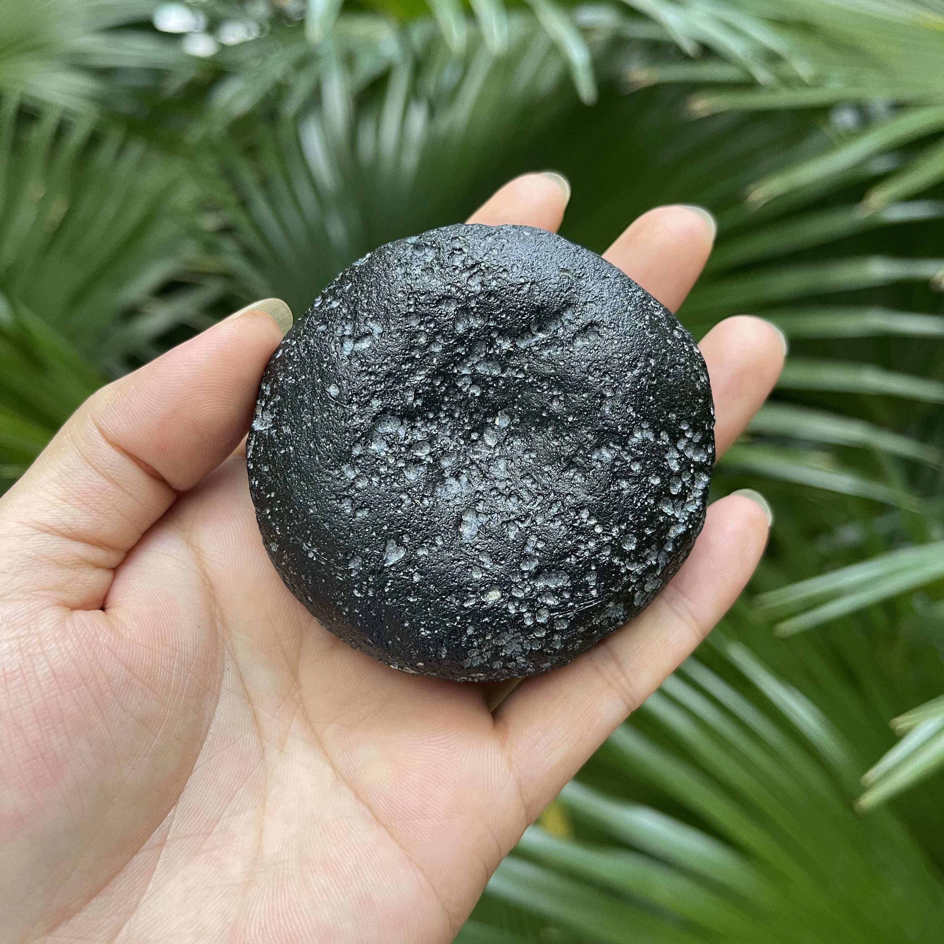 ​正圆饼形状玻璃陨石雷公墨