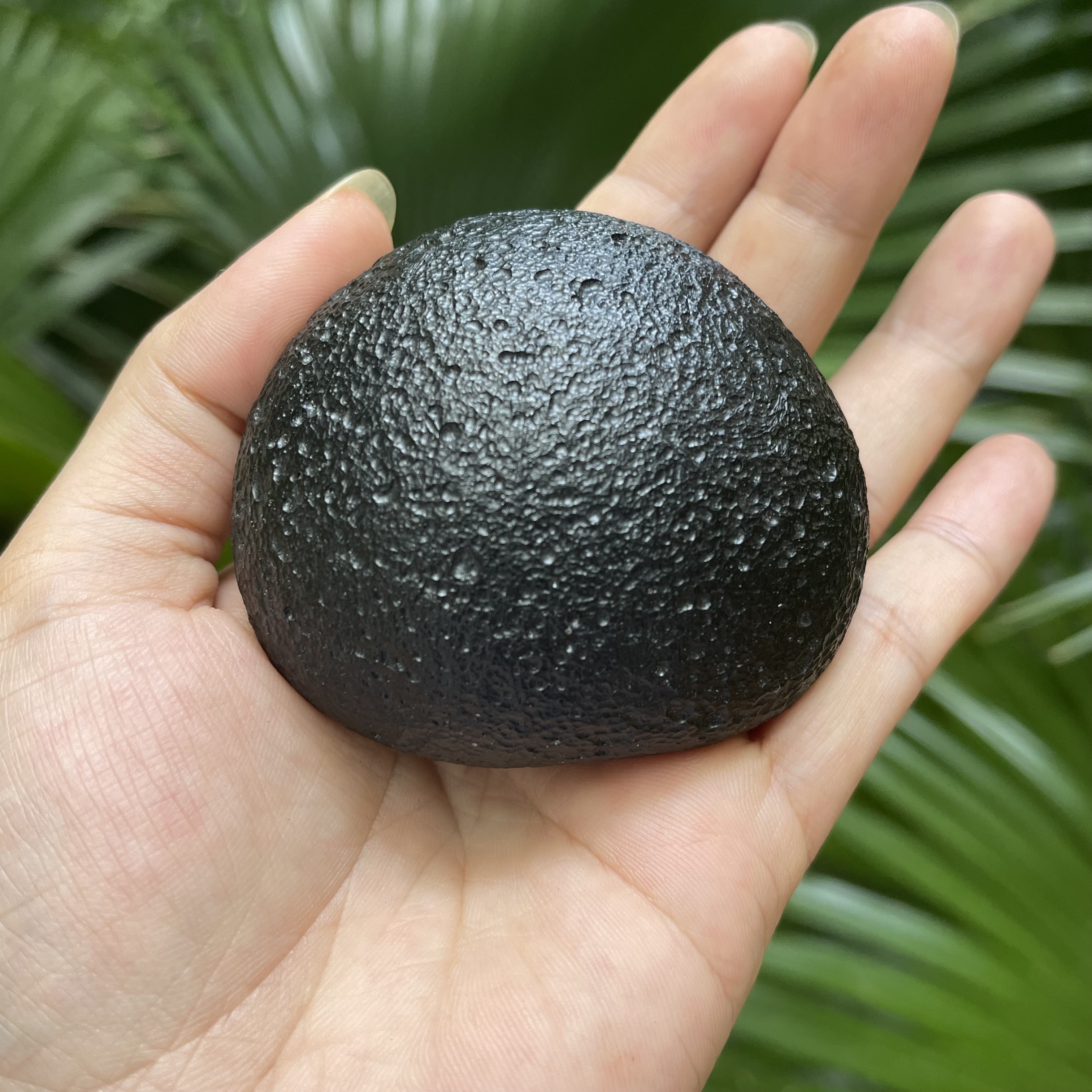 爱心形状玻璃陨石雷公墨